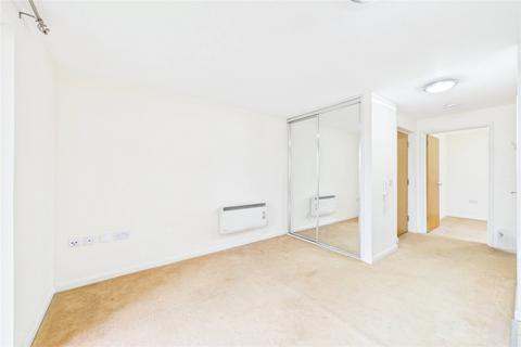 1 bedroom apartment to rent, Camp Road, Farnborough, Hampshire, GU14