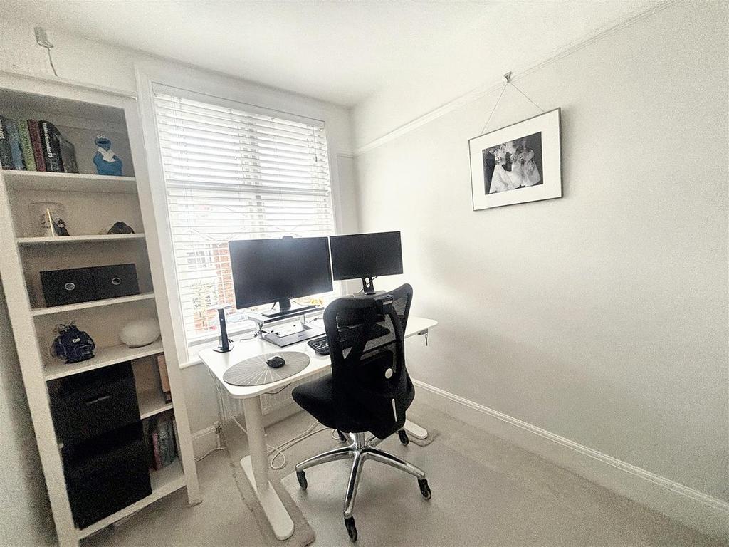 Bedroom/study