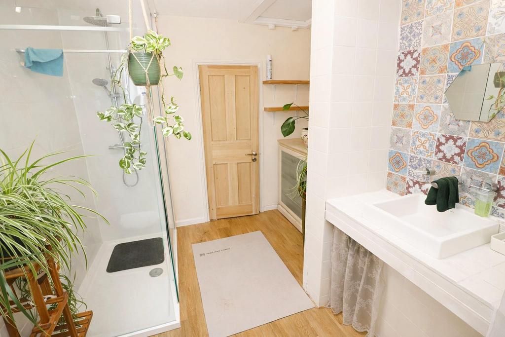 Shower Room / WC