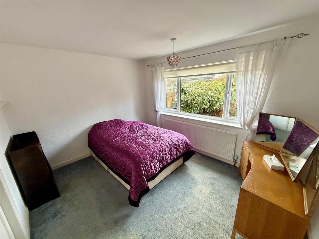 TL140 Bed1.jpg