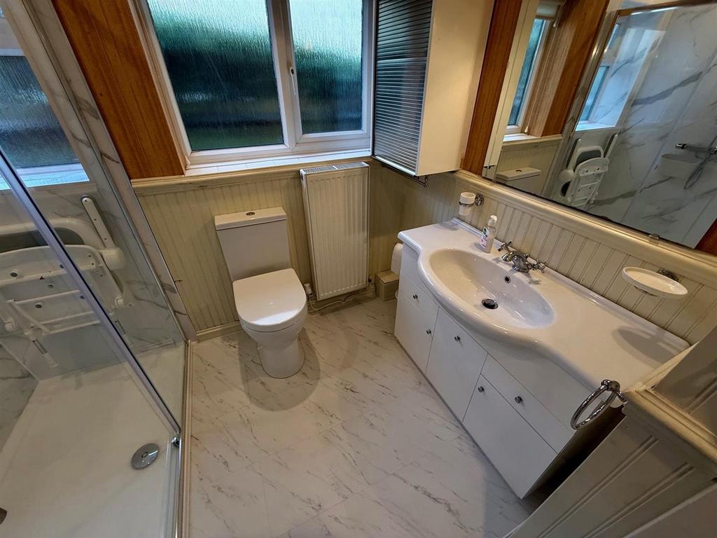 TL140 Bathroom.jpg