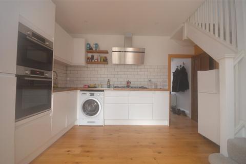3 bedroom terraced house to rent, Marian Road, London SW16