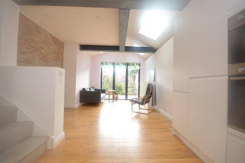 3 bedroom terraced house to rent, Marian Road, London SW16