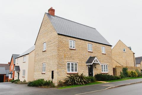 undefined, Roberts Road, Silverstone, NN12