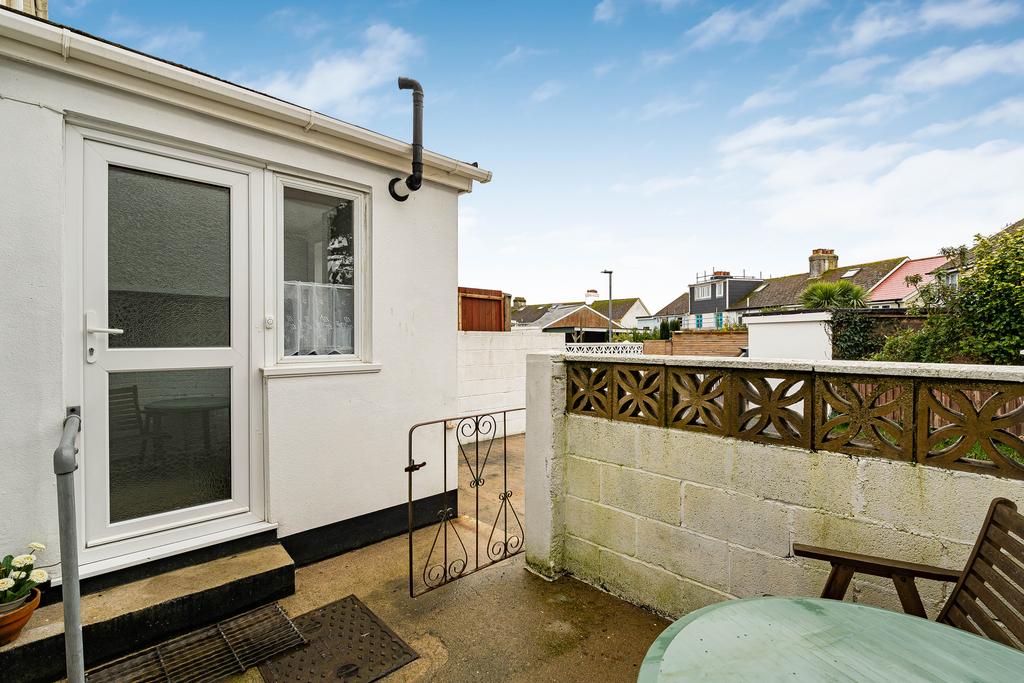 5 Courtyard & Parking