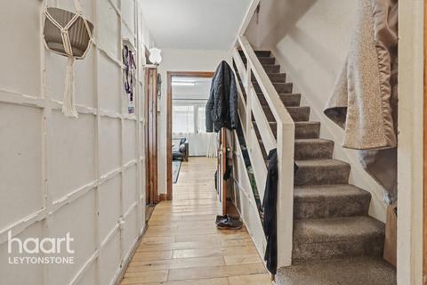 3 bedroom end of terrace house for sale, Manorhall Gardens, London