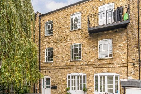 2 bedroom flat to rent, Welmar Mews, London SW4