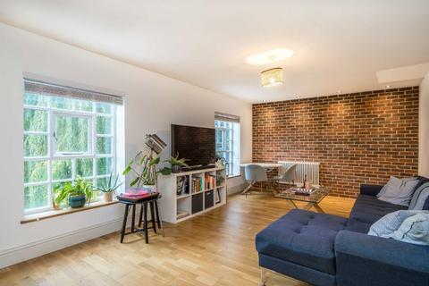 2 bedroom flat to rent, Welmar Mews, London SW4