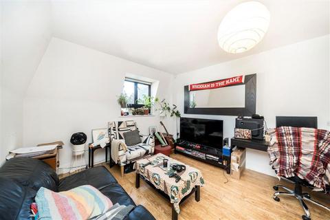 2 bedroom semi-detached house to rent, Lewisham Way, London SE4