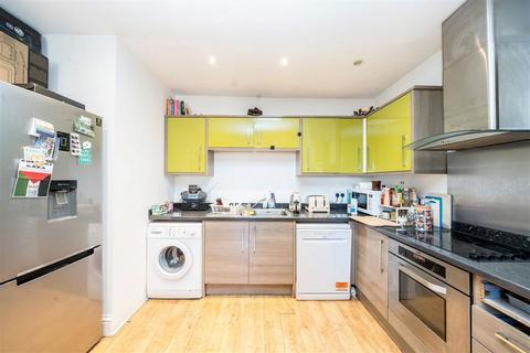 2 bedroom semi-detached house to rent, Lewisham Way, London SE4