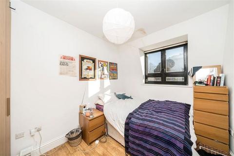 2 bedroom semi-detached house to rent, Lewisham Way, London SE4