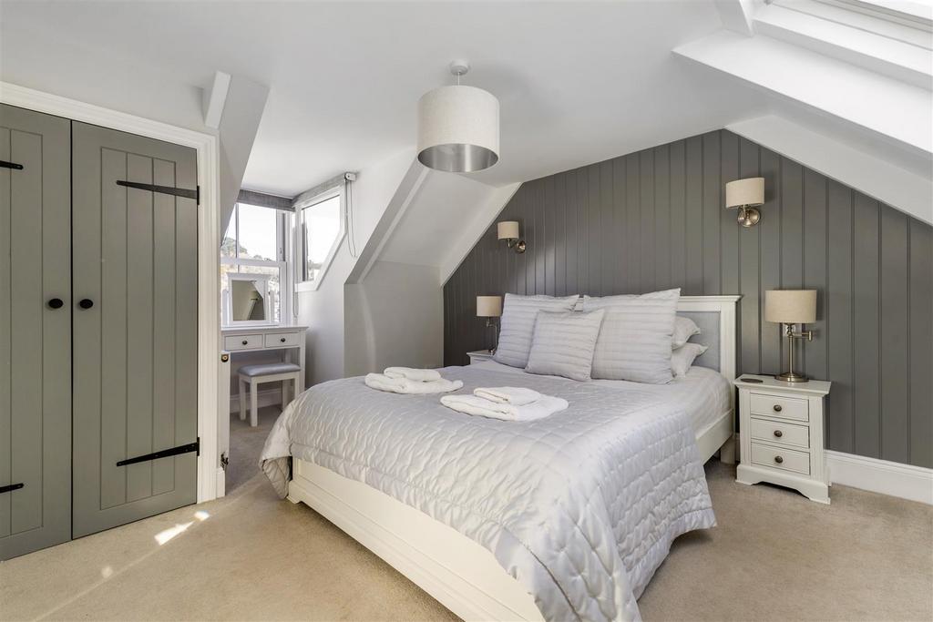 Bedroom 1.jpg