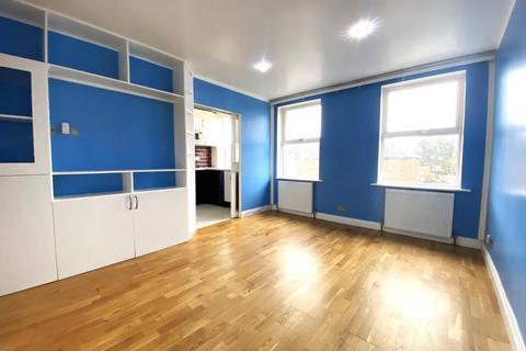 2 bedroom flat to rent, Deansbrook Road, Edgware, Greater London, HA8