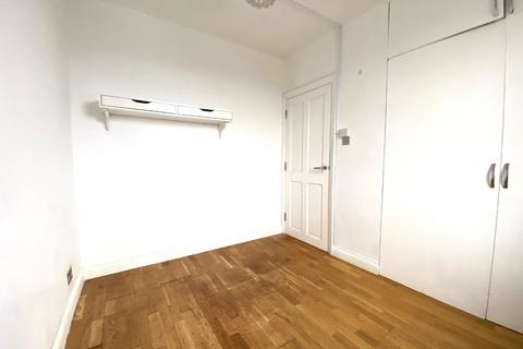 2 bedroom flat to rent, Deansbrook Road, Edgware, Greater London, HA8