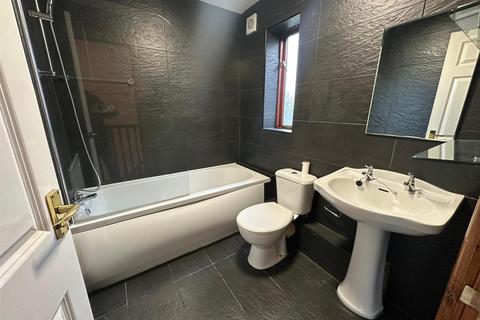 undefined, Fearnley Court, Holmfirth HD9