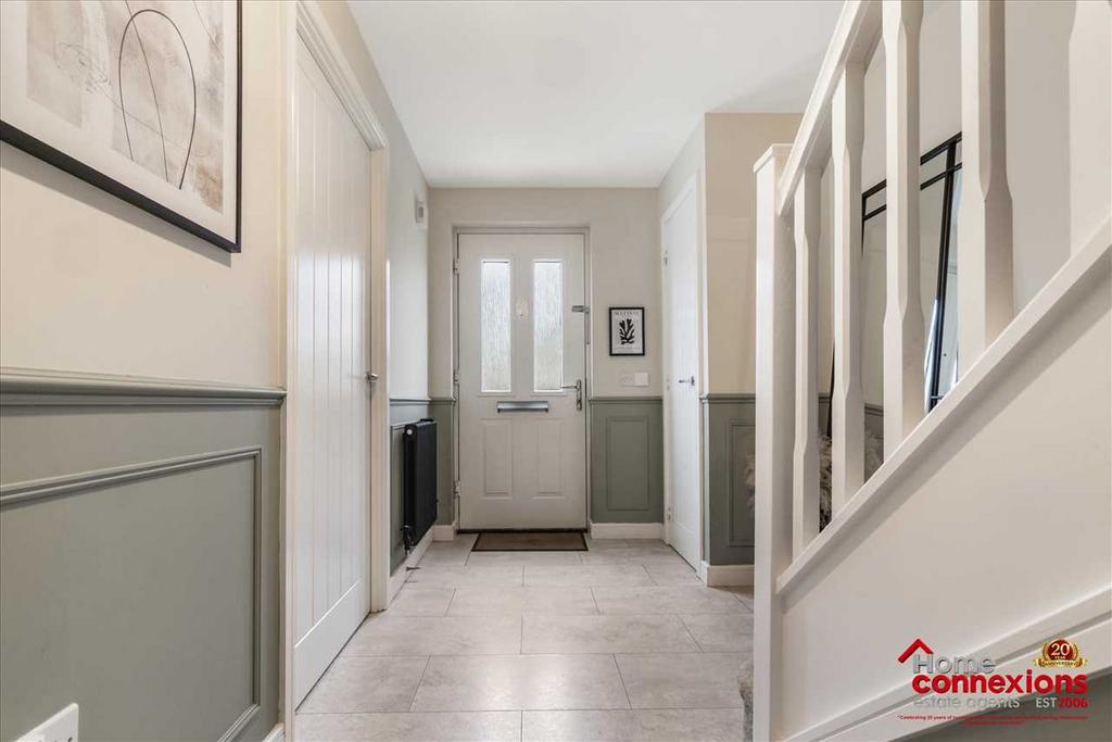 Entrance Hallway (1)