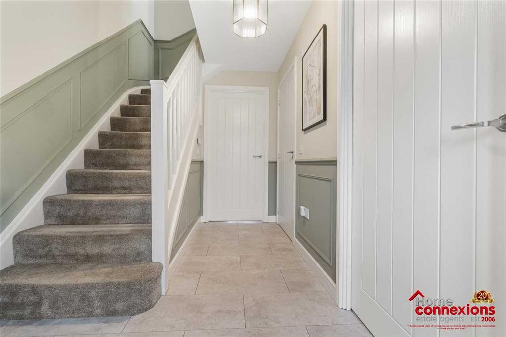 Entrance Hallway (2)