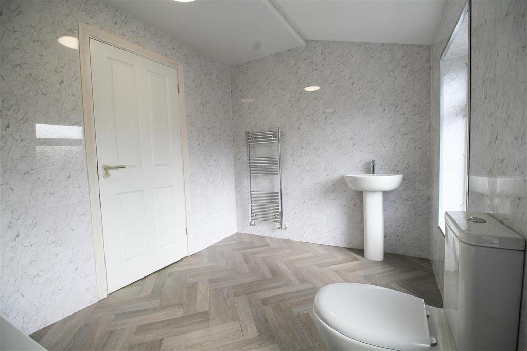 Bathroom..jpg