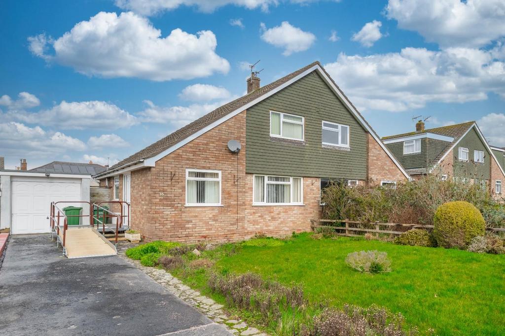 16 Wemberham Crescent 4.jpeg
