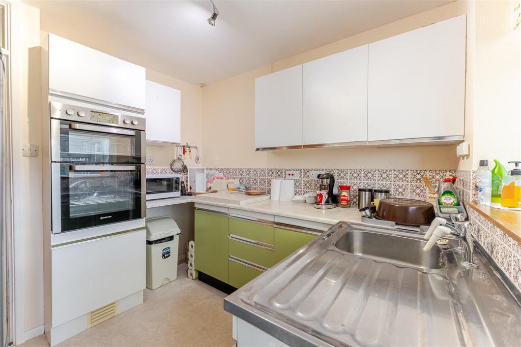 16 Wemberham Crescent 31.jpg