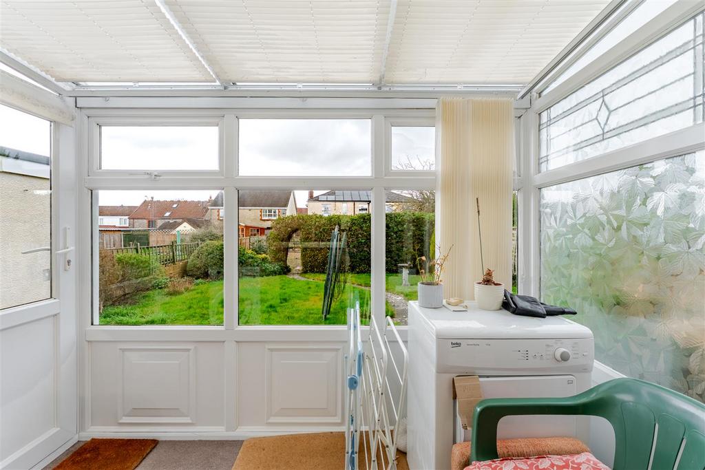 16 Wemberham Crescent 33.jpg