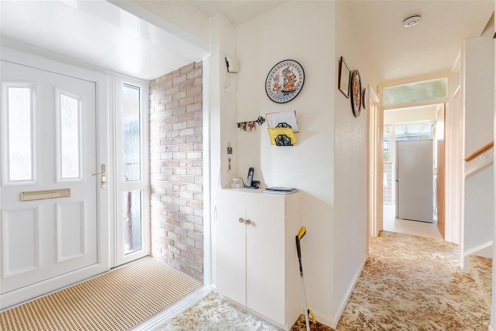 16 Wemberham Crescent 8.jpg