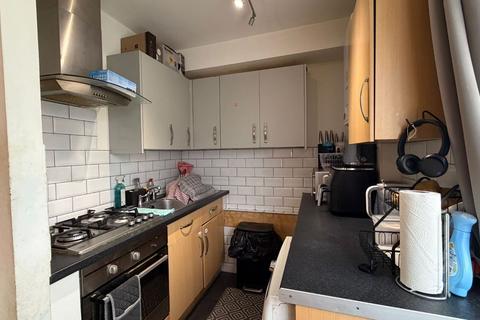2 bedroom flat for sale, Flat 1 Rebecca Court, 40 Dagnall Park, South Norwood, London, SE25 5EG