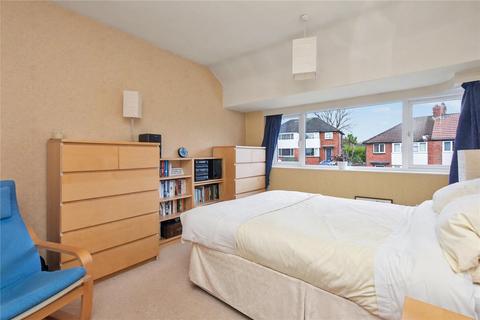 3 bedroom semi-detached house for sale, Birfed Crescent, Leeds, West Yorkshire