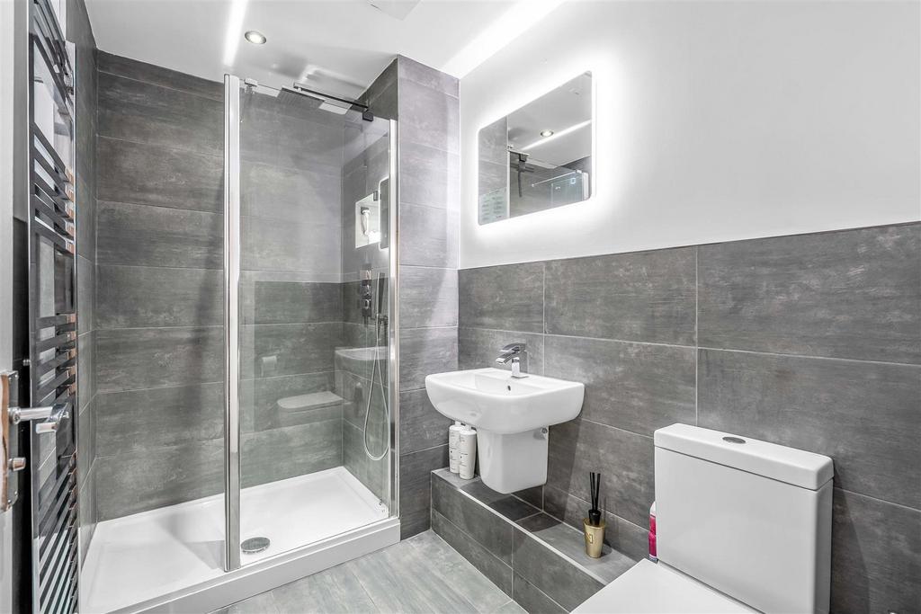 En-Suite Shower