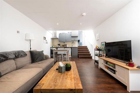 2 bedroom flat to rent, North End Road, London SW6