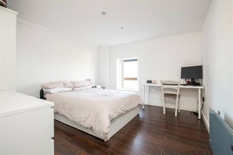 2 bedroom flat to rent, North End Road, London SW6
