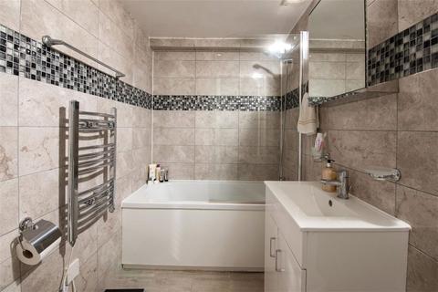 2 bedroom flat to rent, North End Road, London SW6