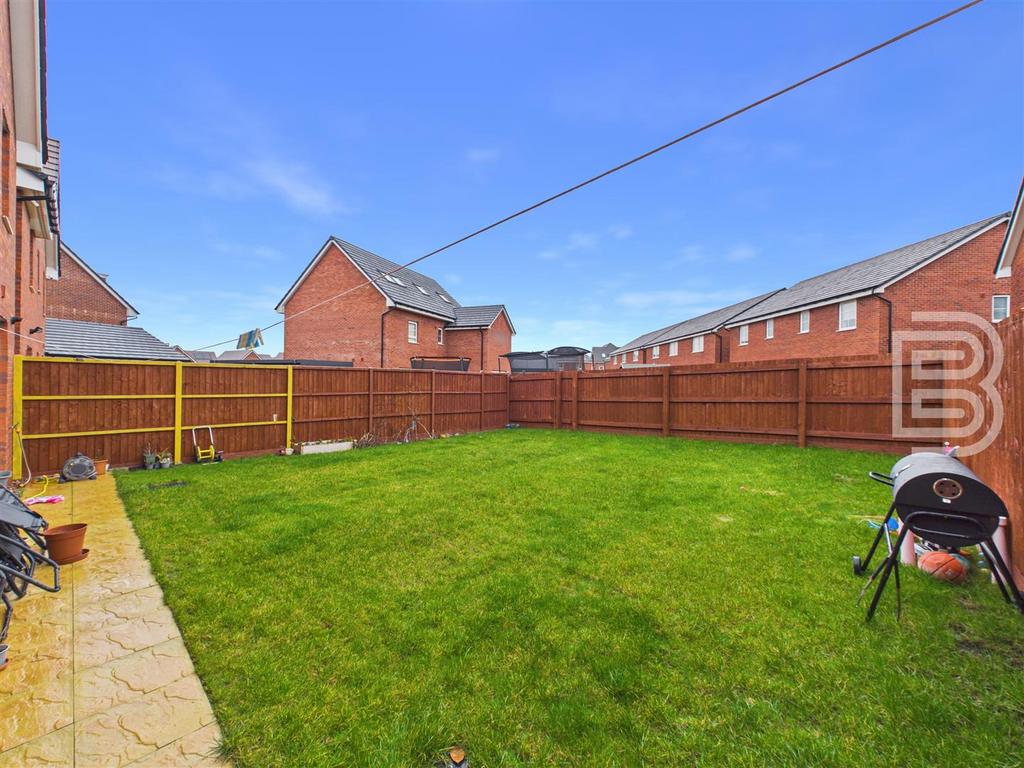 Rear Garden (2).jpg