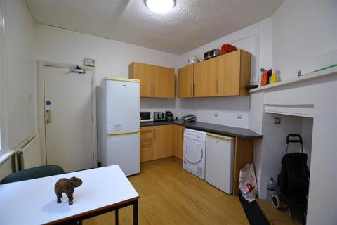 undefined, Room 4, 25 Upper Redlands