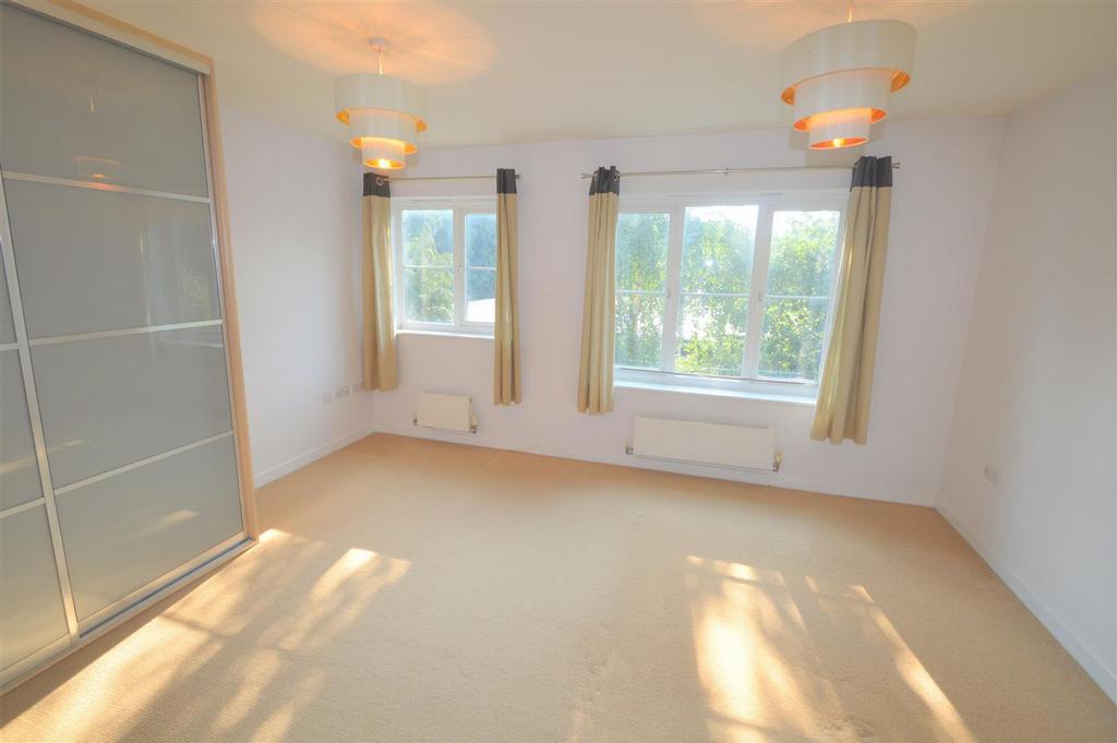 Queen Mary Villas E18
