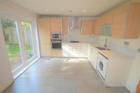 undefined, Fieldhouse Close, London, E18