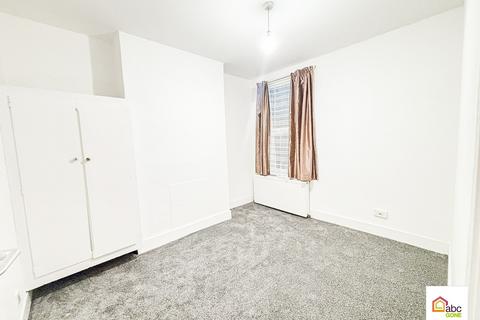 2 bedroom flat to rent, Western Road, London