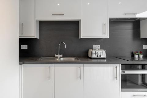 2 bedroom flat to rent, at Nationwide, Flat 9, Banglo House, 44, Lower Bristol Road BA2