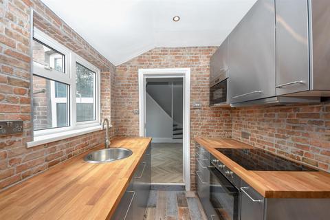 undefined, Pickard Street, Warwick