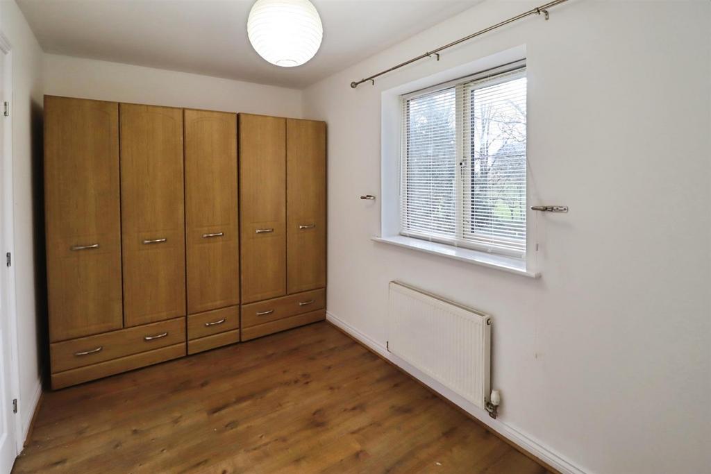 Ee53e812-Bedroom 202.JPG