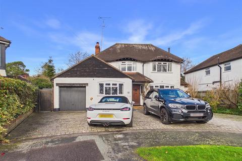 West End Gardens, Esher