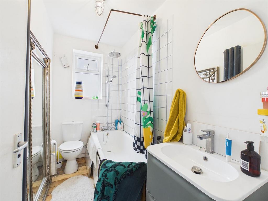 Bathroom shot 2.jpg