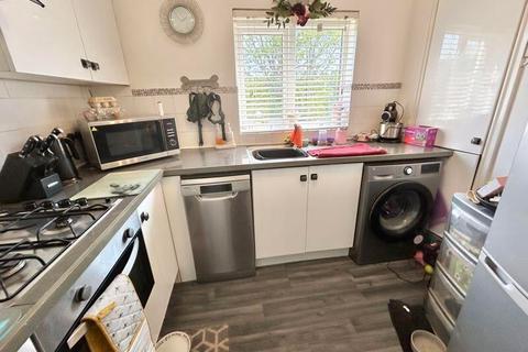 2 bedroom flat for sale, Gorlan, Conwy, LL32
