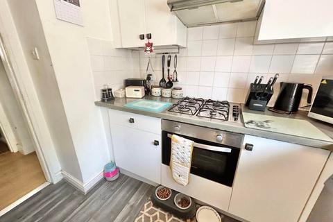 2 bedroom flat for sale, Gorlan, Conwy, LL32