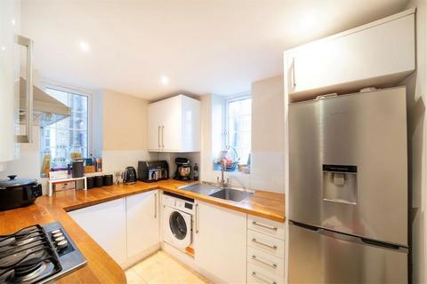 2 bedroom flat for sale, Frogmore, London SW18
