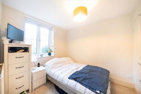 2 bedroom flat for sale, Frogmore, London SW18