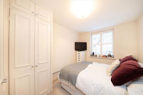 2 bedroom flat for sale, Frogmore, London SW18