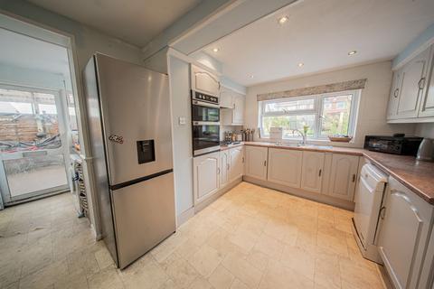 3 bedroom semi-detached house for sale, Wivelsfield Road, Haywards Heath, RH16