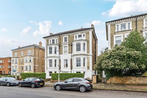 Avenue Elmers, Surbiton