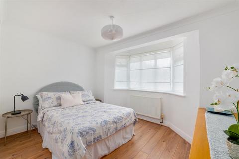 undefined, Epsom Road, Morden SM4